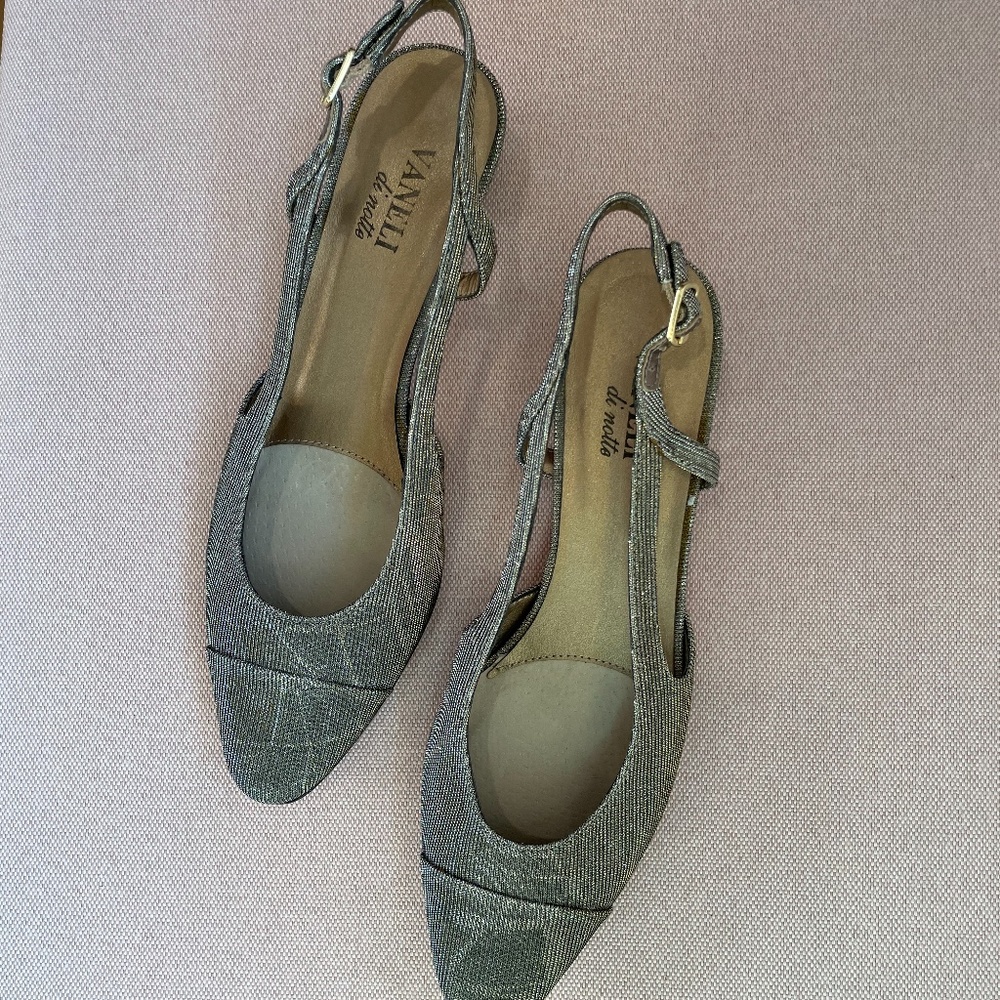 Dressy low-heeled metallic closed toe slingbacks,